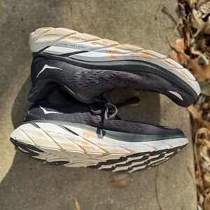 HOKA Clifton 8 - size W’s 11